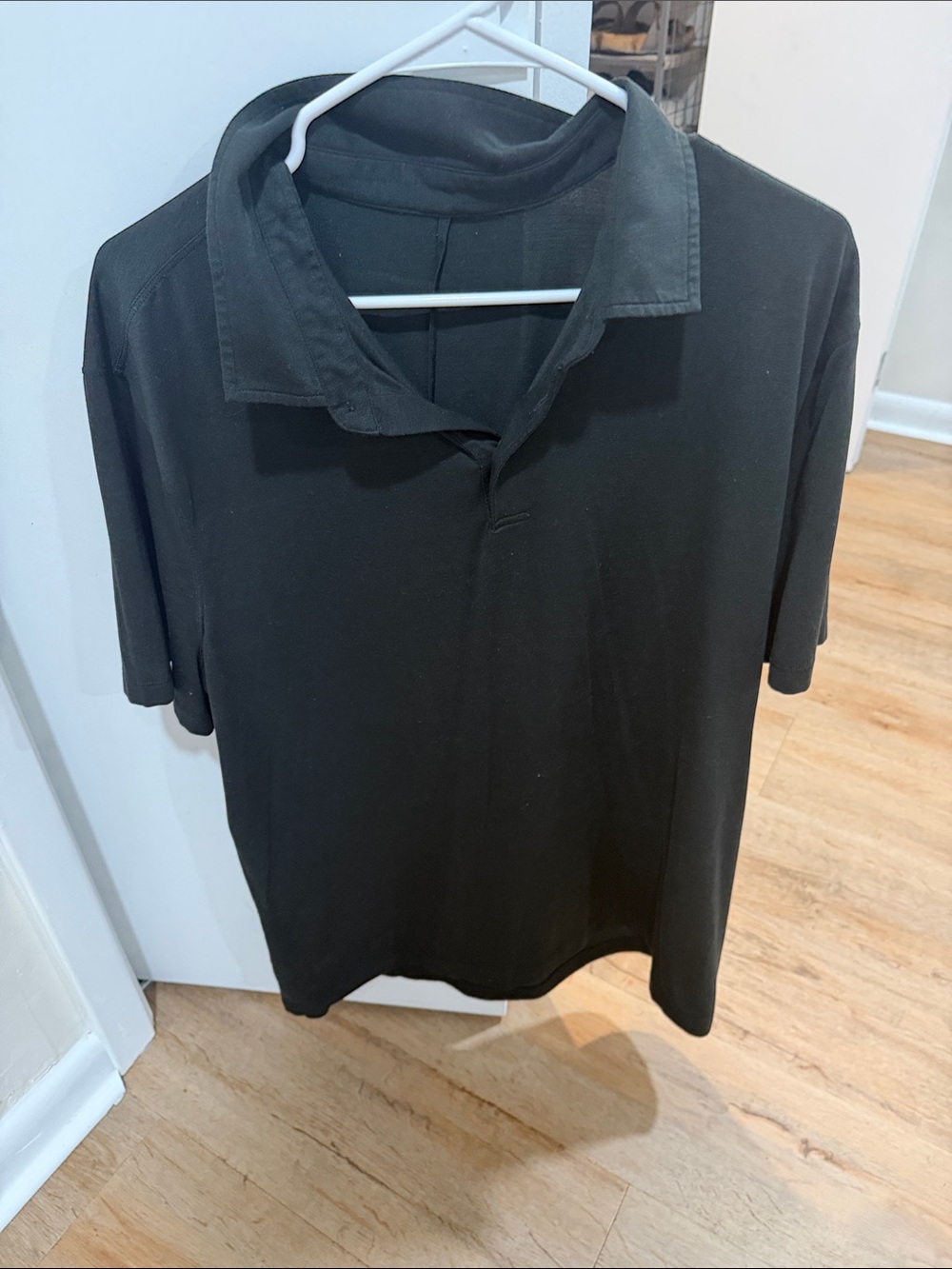 Men’s black Lululemon Golf shirt